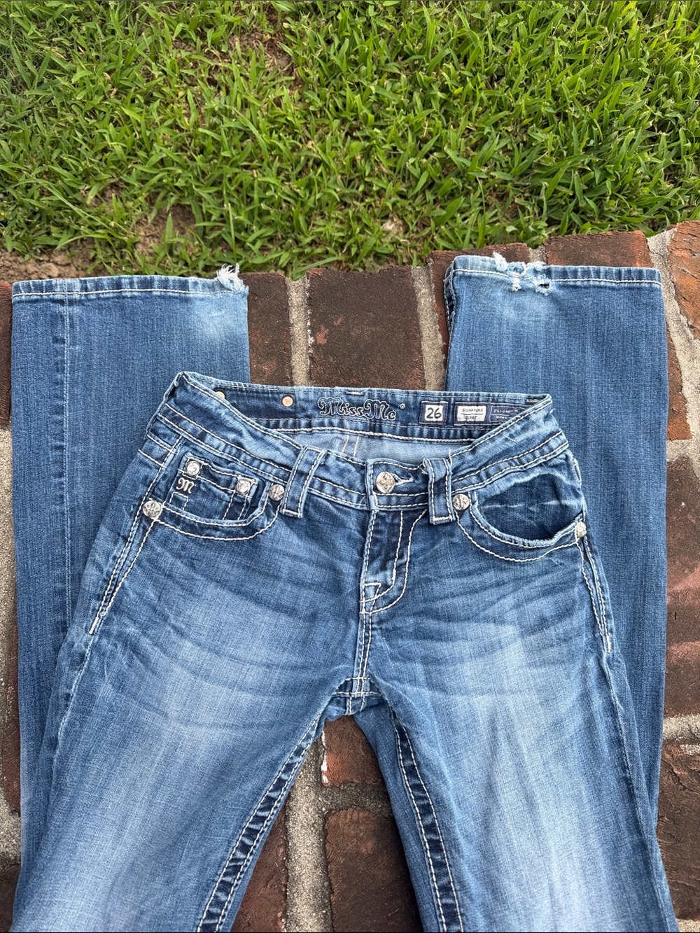 Miss Me signature boot cut blue jeans size 26 - Picture 3 of 7